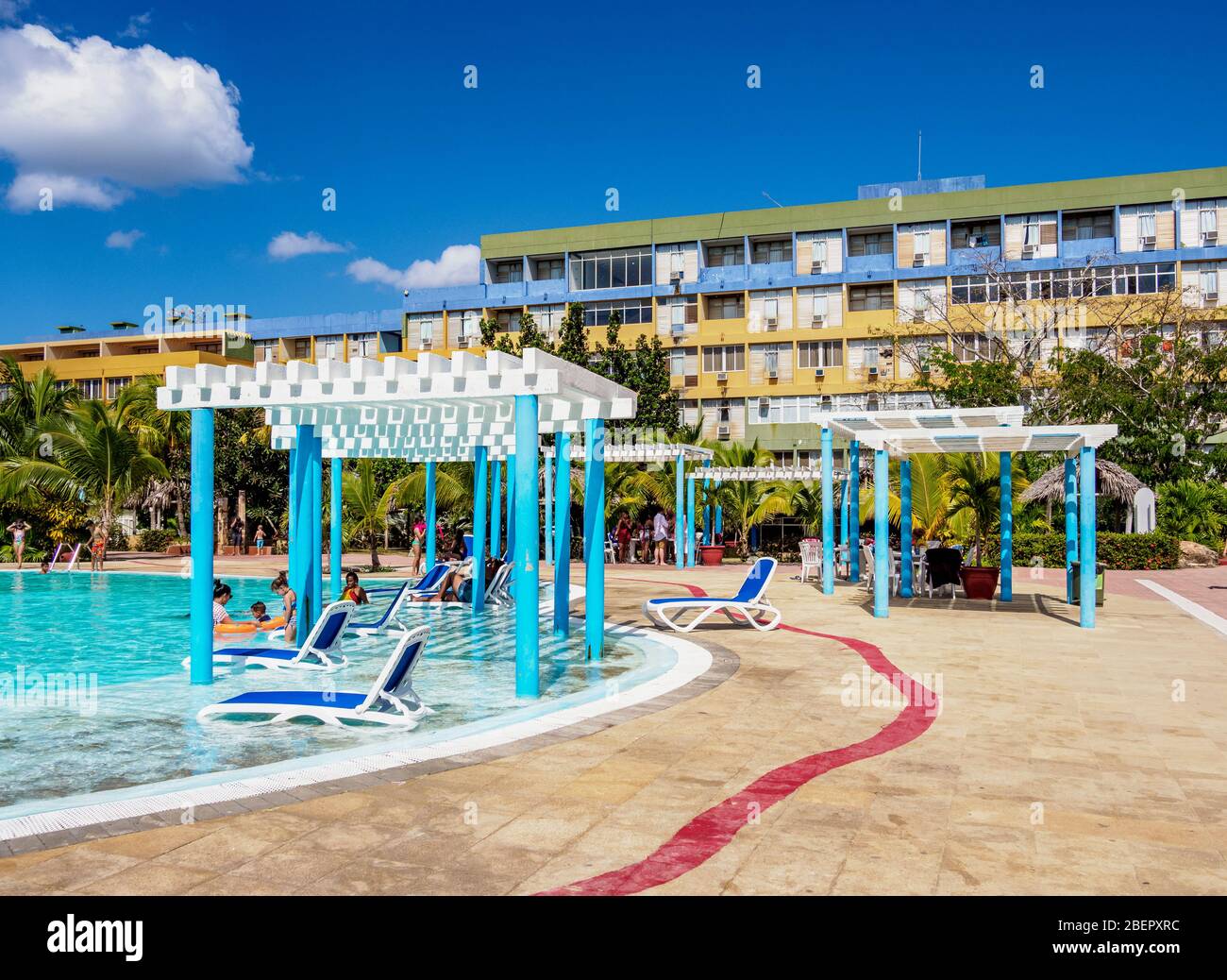 Schwimmbad im Hotel Pasacaballo, Jagua, Cienfuegos, Provinz Cienfuegos, Kuba Stockfoto