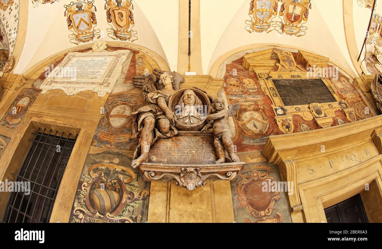 Archiginnasio: Der älteste Innenhof der Universität, Bologna, Italien Stockfoto