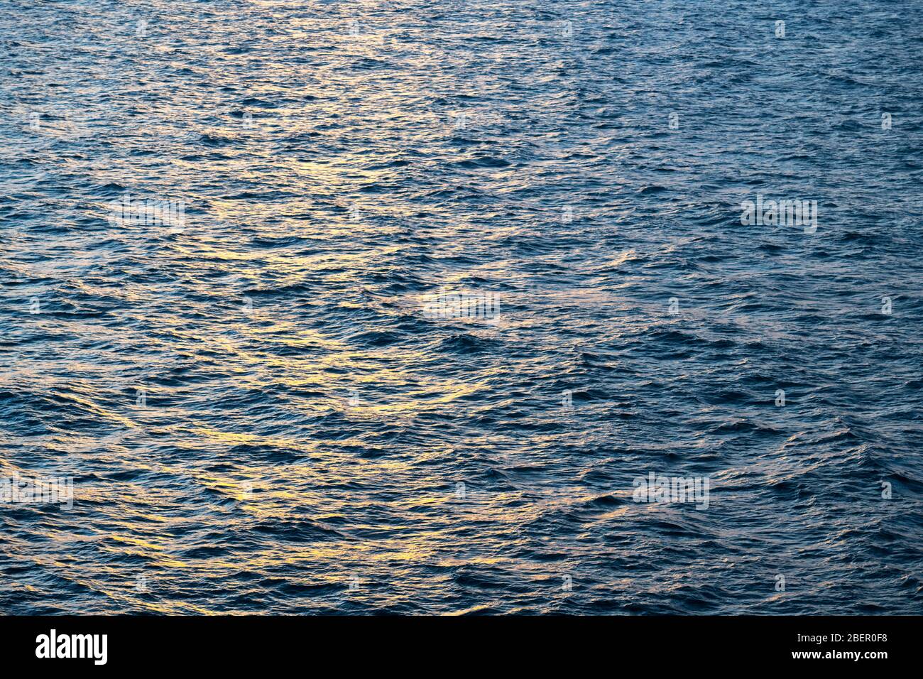 Ozean Wasser abstrakten Hintergrund. Meereswasser Textur Nahaufnahme Stockfoto