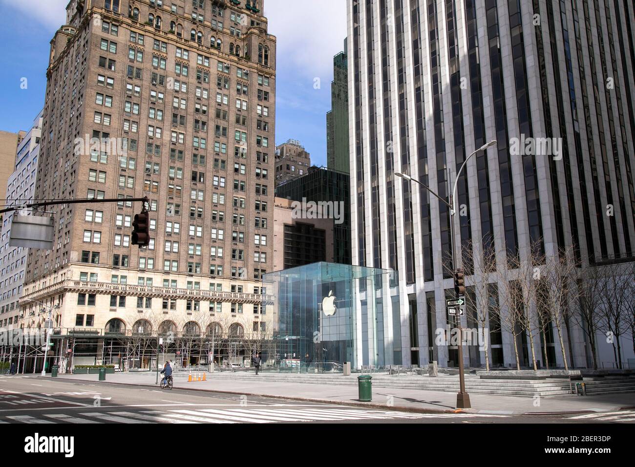 Apple Store 5th Avenue während der Coronavirus-Pandemie in New York City geschlossen. Stockfoto