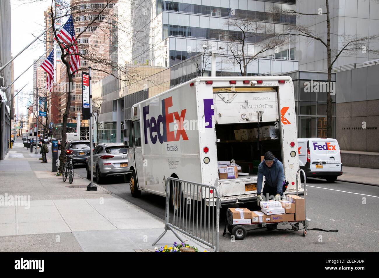 FedEx LKW während der Coronavirus Pandemie, New York City. Stockfoto