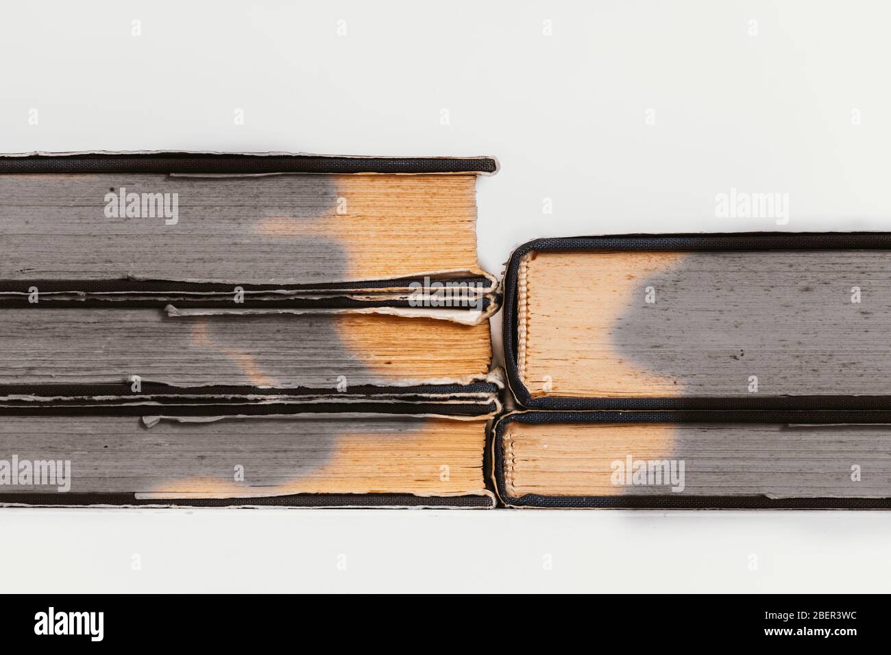 Vergessene Kenntnisse, alte Bücher über das Selbstkonzept schließen den Kopierraum Stockfoto