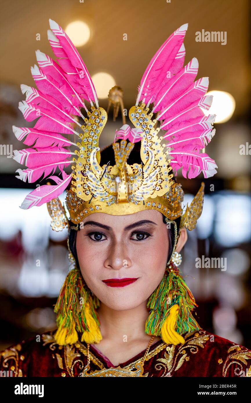 Ein Porträt EINES traditionellen javanesischen Tänzers im Sultanspalast (The Kraton), Yogyakarta, Java, Indonesien. Stockfoto