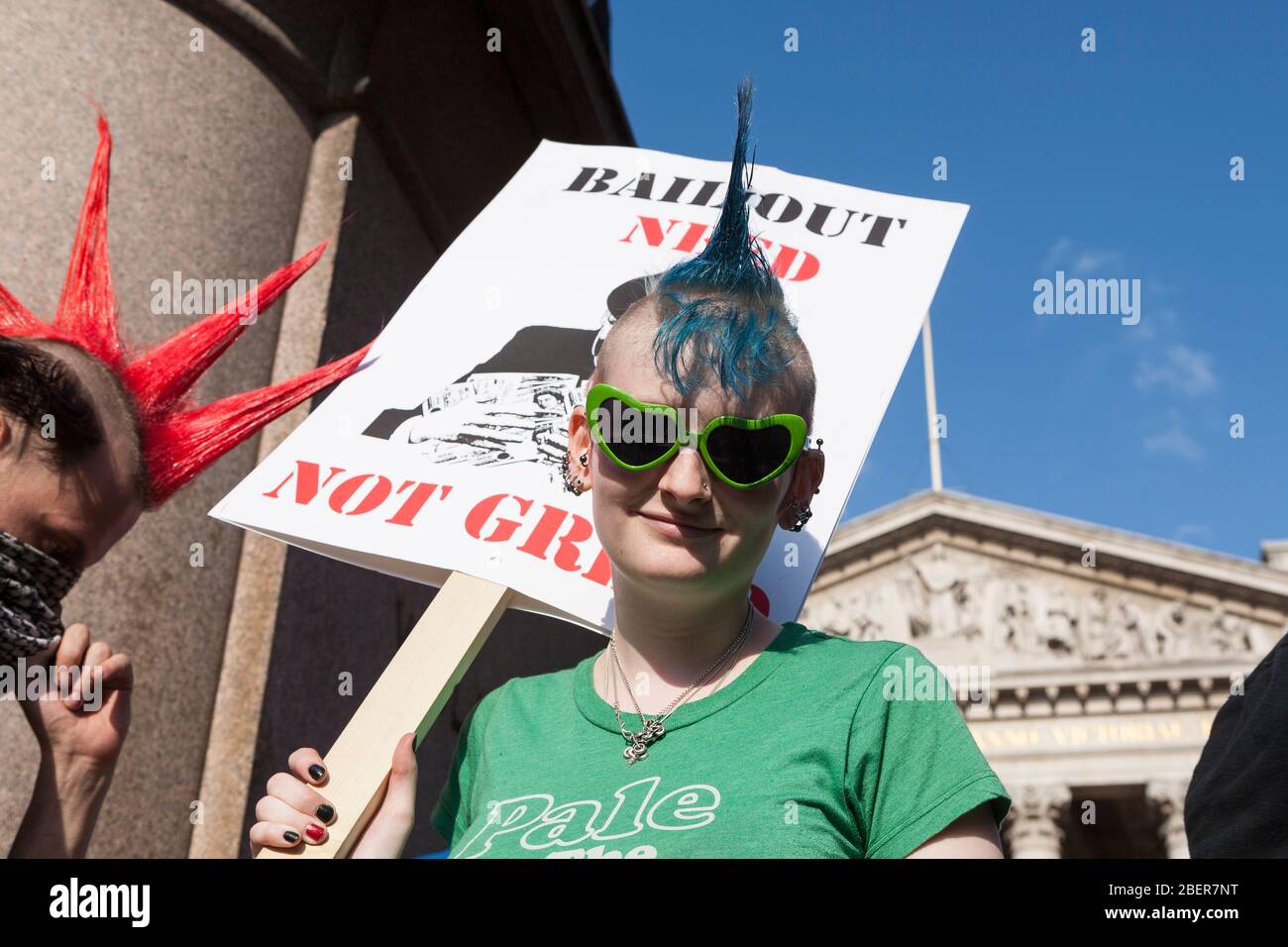 Demonstration gegen den Kapitalismus, außerhalb der Bank von England. Die Demonstranten demonstrierten gegen den Kapitalismus und auch gegen die Polizeiarbeit der Stockfoto