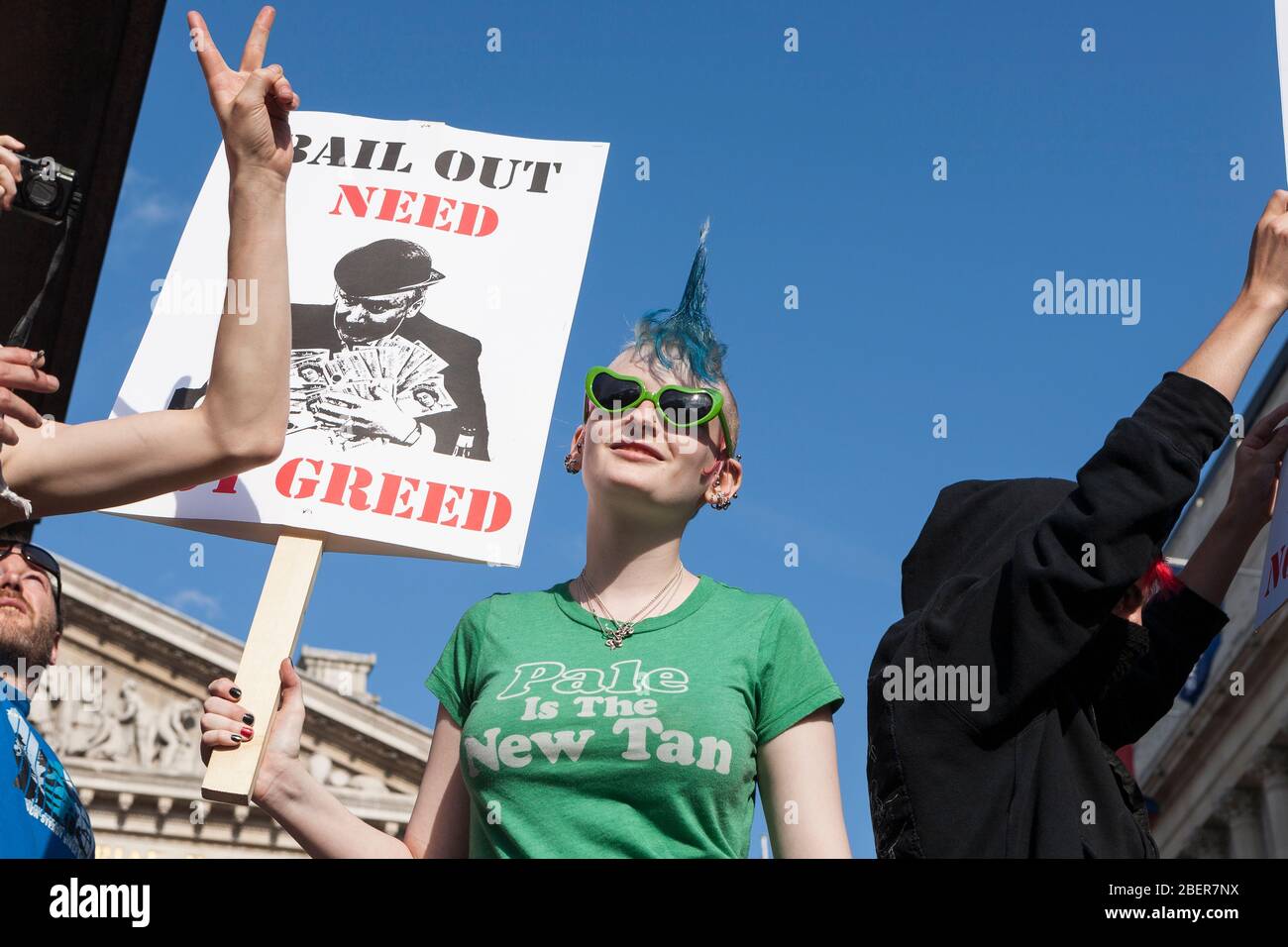 Demonstration gegen den Kapitalismus, außerhalb der Bank von England. Die Demonstranten demonstrierten gegen den Kapitalismus und auch gegen die Polizeiarbeit der Stockfoto