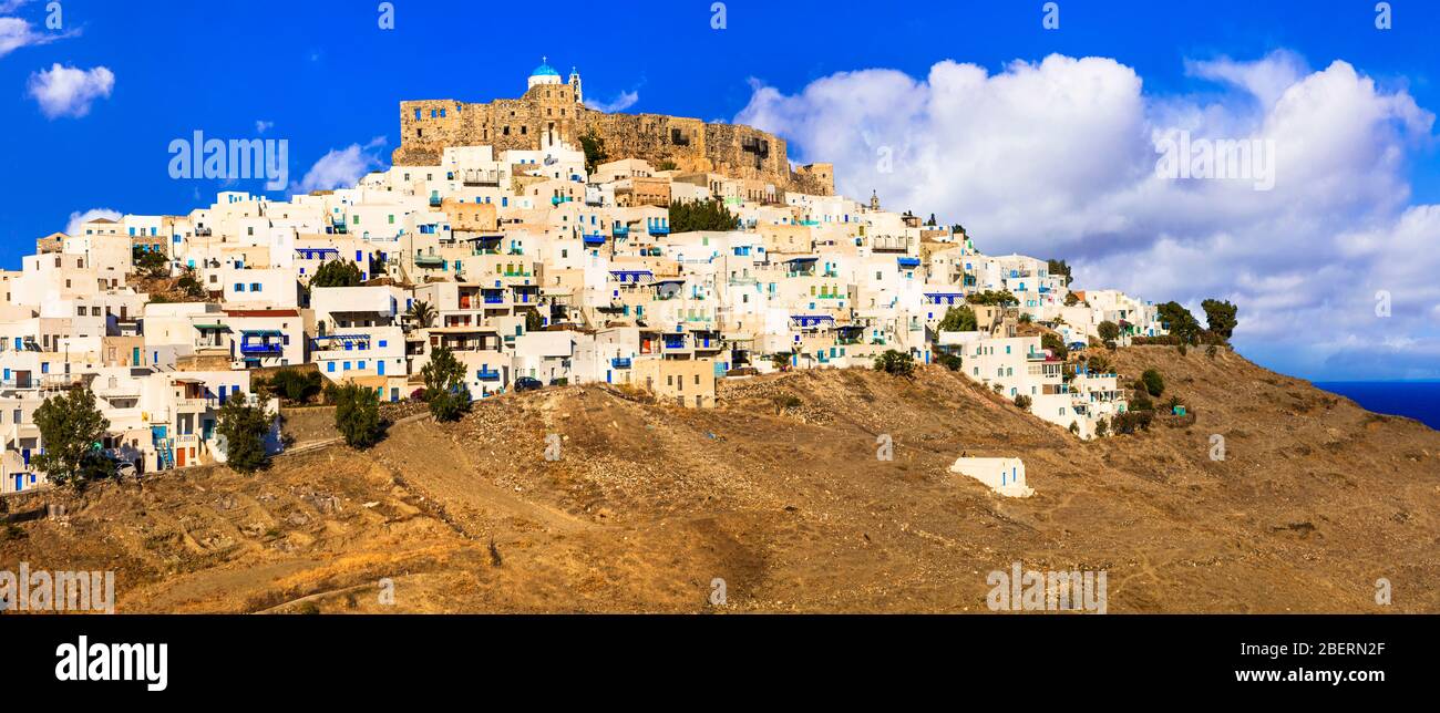 Beeindruckende Astypalea Insel, Blick chora mit weißen Häusern und Burg, Kykladen, Griechenland. Stockfoto