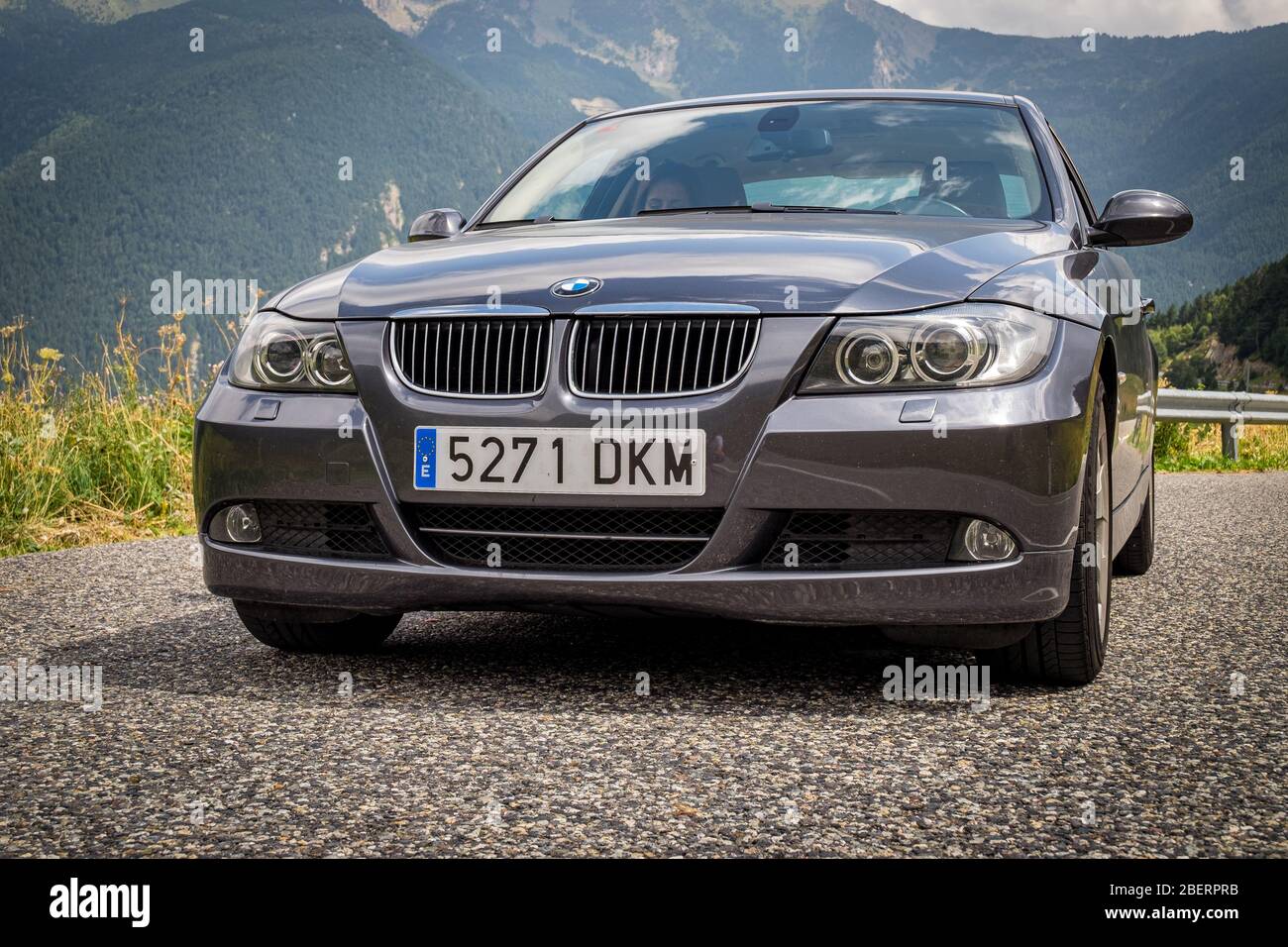 BMW 3er E90 330i Funkelnde Graphite Farbe Luxuswagen Stockfotografie - Alamy