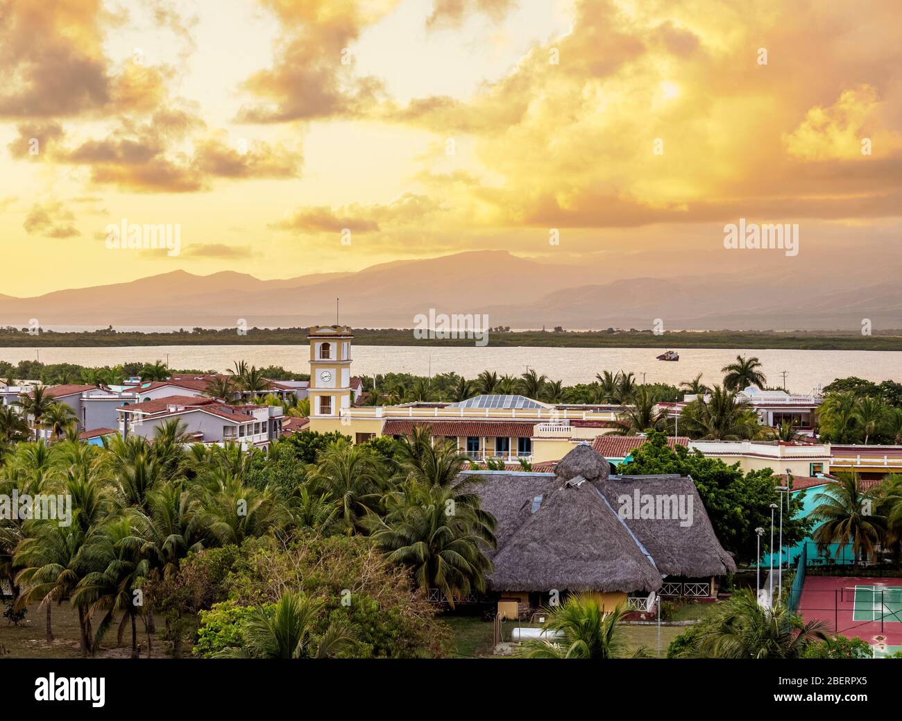 Casilda Bucht bei Sonnenuntergang, erhöhte Aussicht, Trinidad, Sancti Spiritus Provinz, Kuba Stockfoto