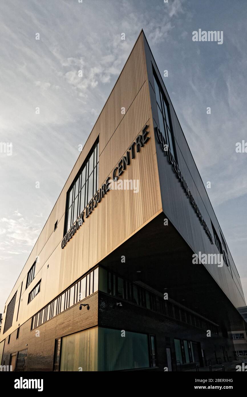 Clydebank Leisure Centre bei Sonnenuntergang. Stockfoto