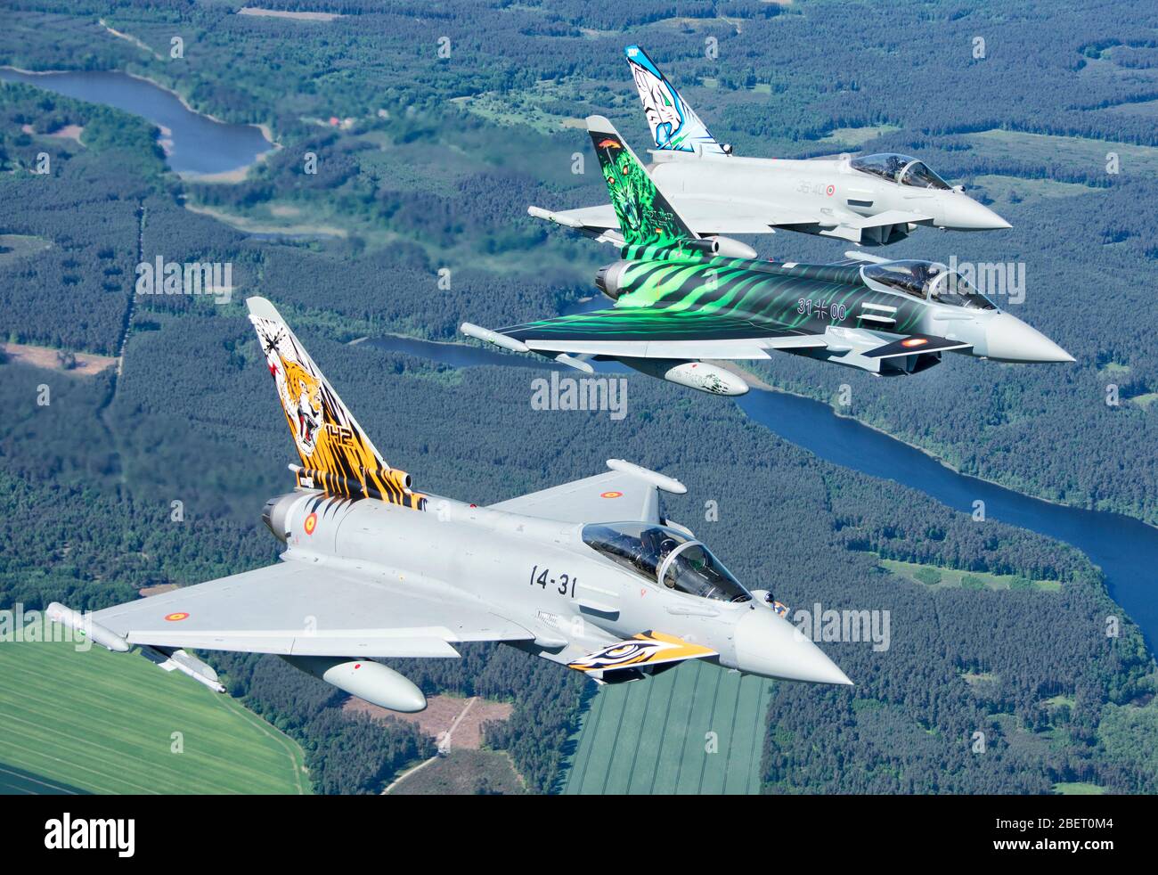 Mischbildung von Eurofighter-Flugzeugen über Polen. Stockfoto