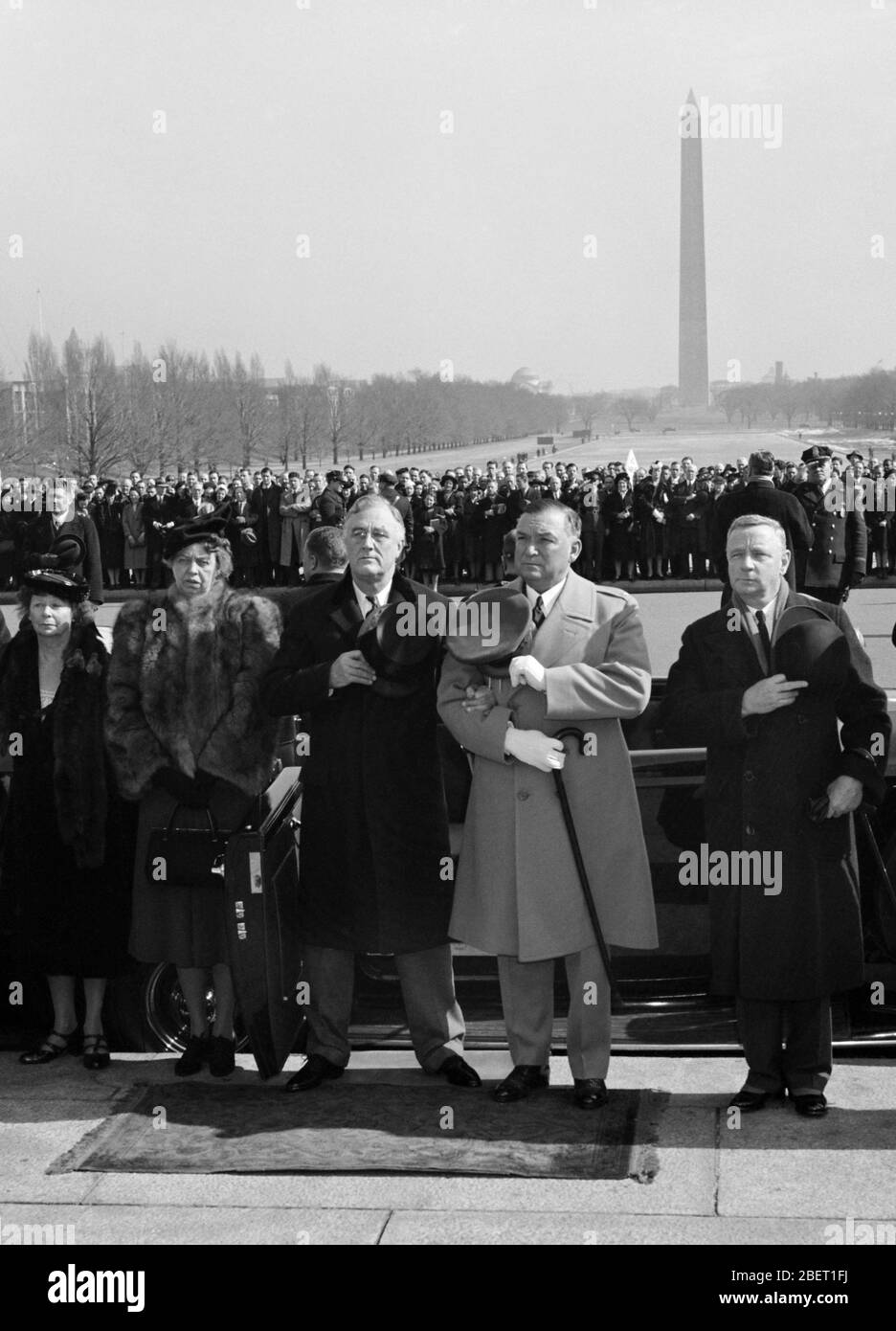 Präsident Franklin Roosevelt legt einen Kranz am Lincoln Memorial. Stockfoto