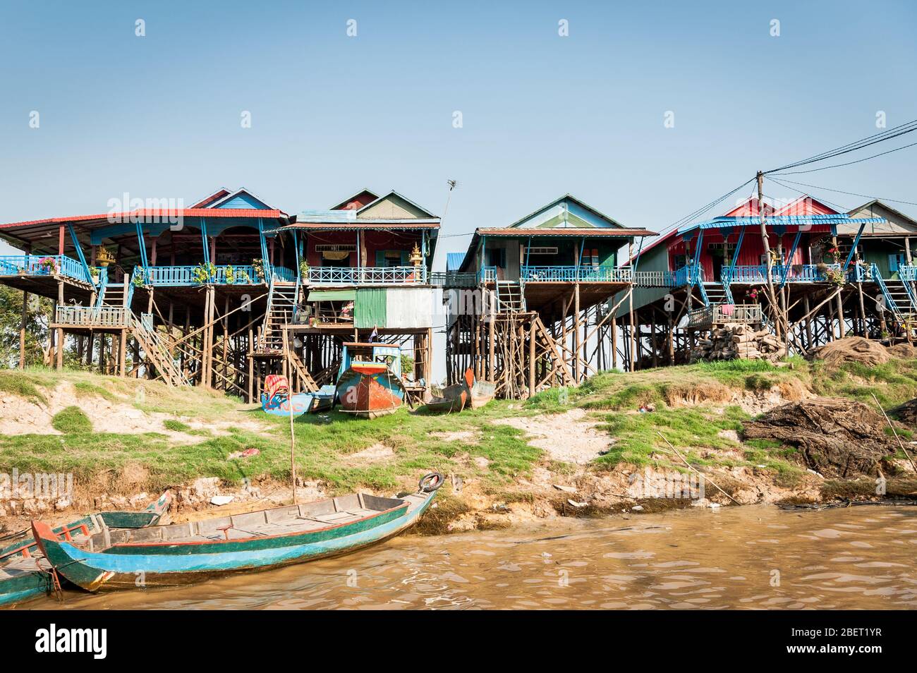 Aufnahmen der unglaublichen Häuser auf Stelzen im schwimmenden Dorf Kampong Phluk in der Nähe von Siem Reap, Kambodscha. Stockfoto