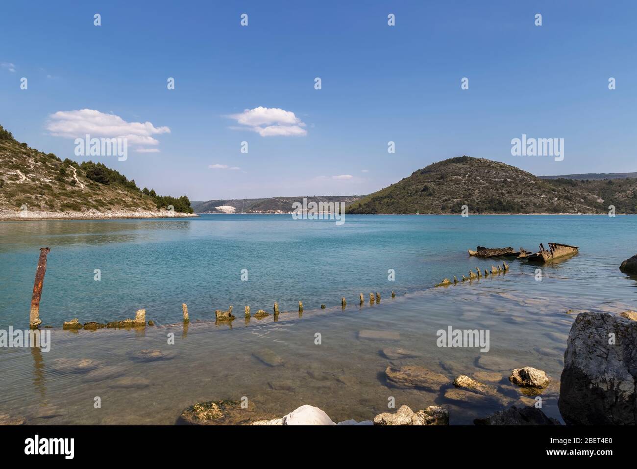 Teile des sinkenden deutschen Schiffes Fritz aus dem Zweiten Weltkrieg in der Bucht von Salamustica in der Bucht Rasa, Istrien, Kroatien Stockfoto