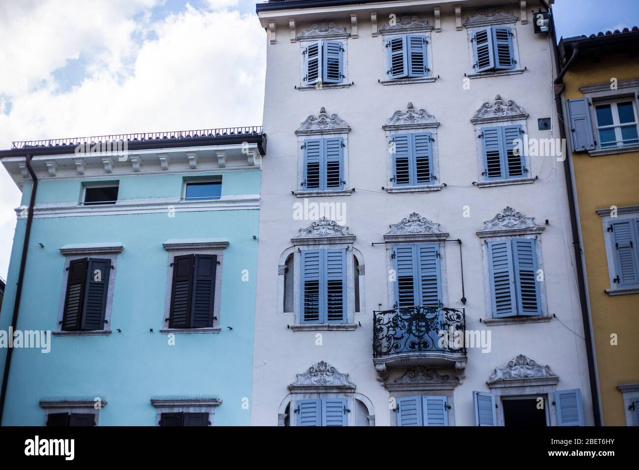 Blick auf die alten Gebäude in der Altstadt von Trient, Italien Stockfoto