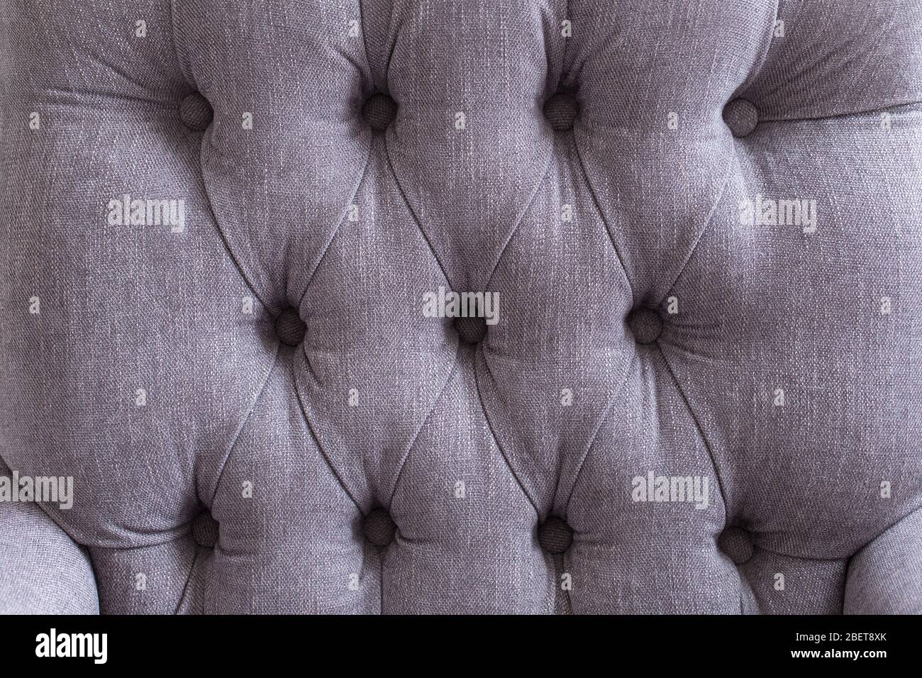 Graue graue Polstermöbel Sofa Stoffbezug Stockfoto