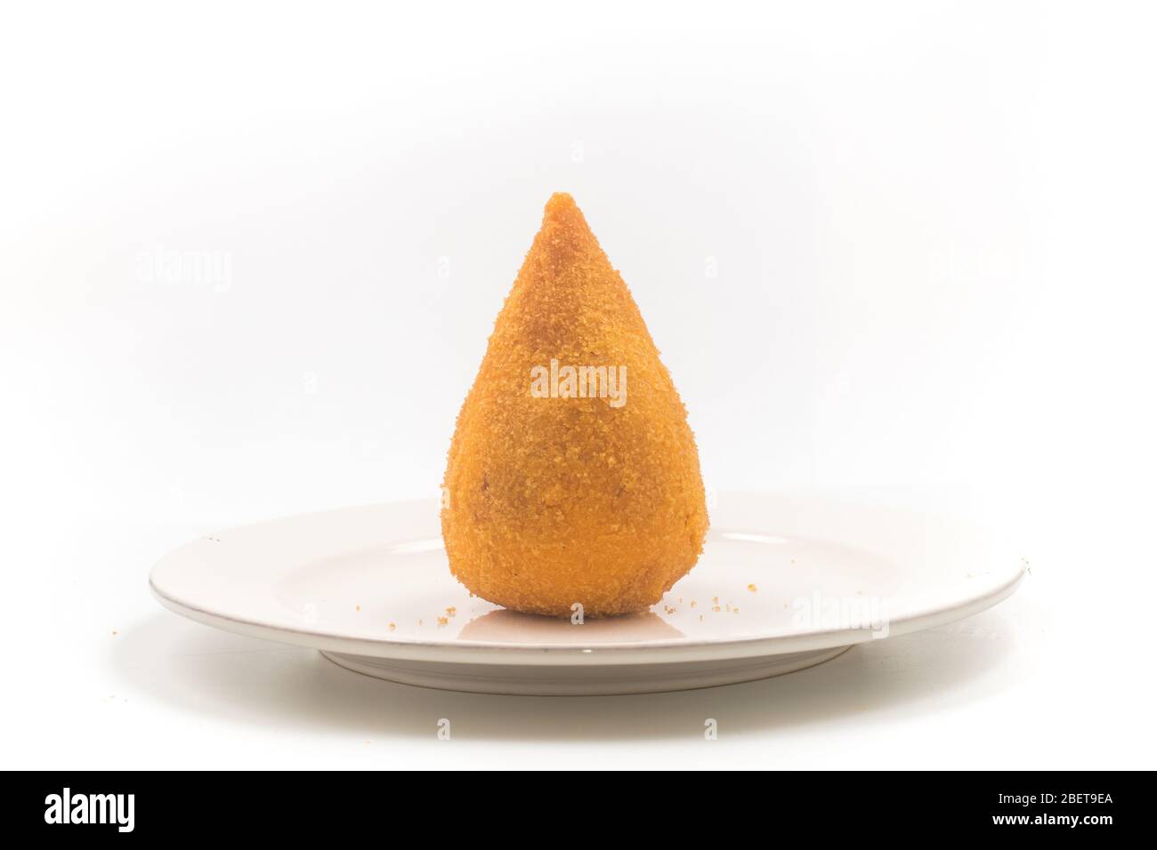 Brazlian Chicken Coxinha isoliert auf weißem Hintergrund Stockfoto