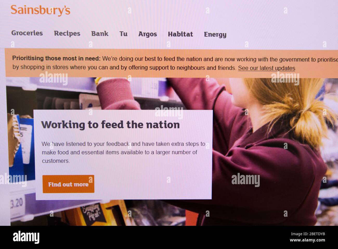 Sainsbury's Supermarket Online-Lebensmitteleinkauf für die Lieferung nach Hause während der 2020 Coronavirus Pandemie Stockfoto