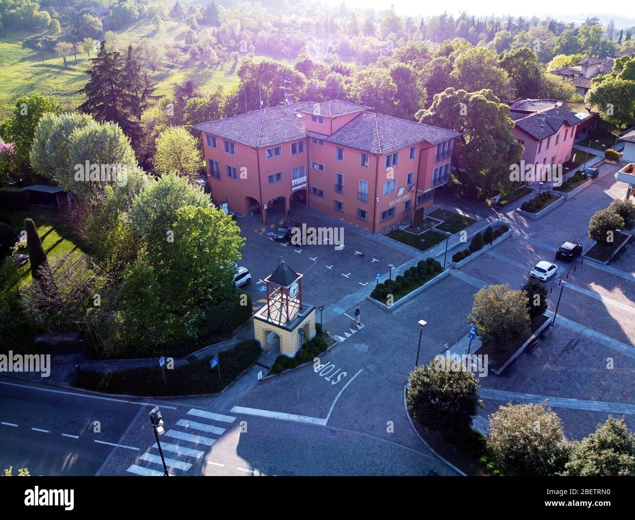 Albinea, Reggio Emilia / Italien: Luftaufnahme des Stadtzentrums von Albinea Stockfoto