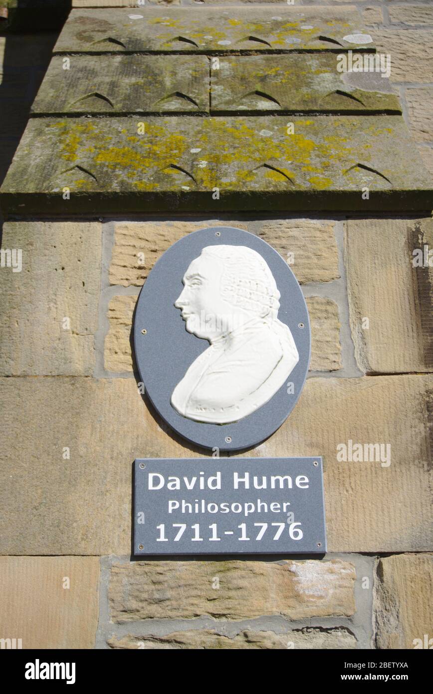 Gedenktafel zu Ehren des schottischen Aufklärungsphilosophen David Hume in Chirnside, Berwickshire, Scottish Borders, Großbritannien Stockfoto
