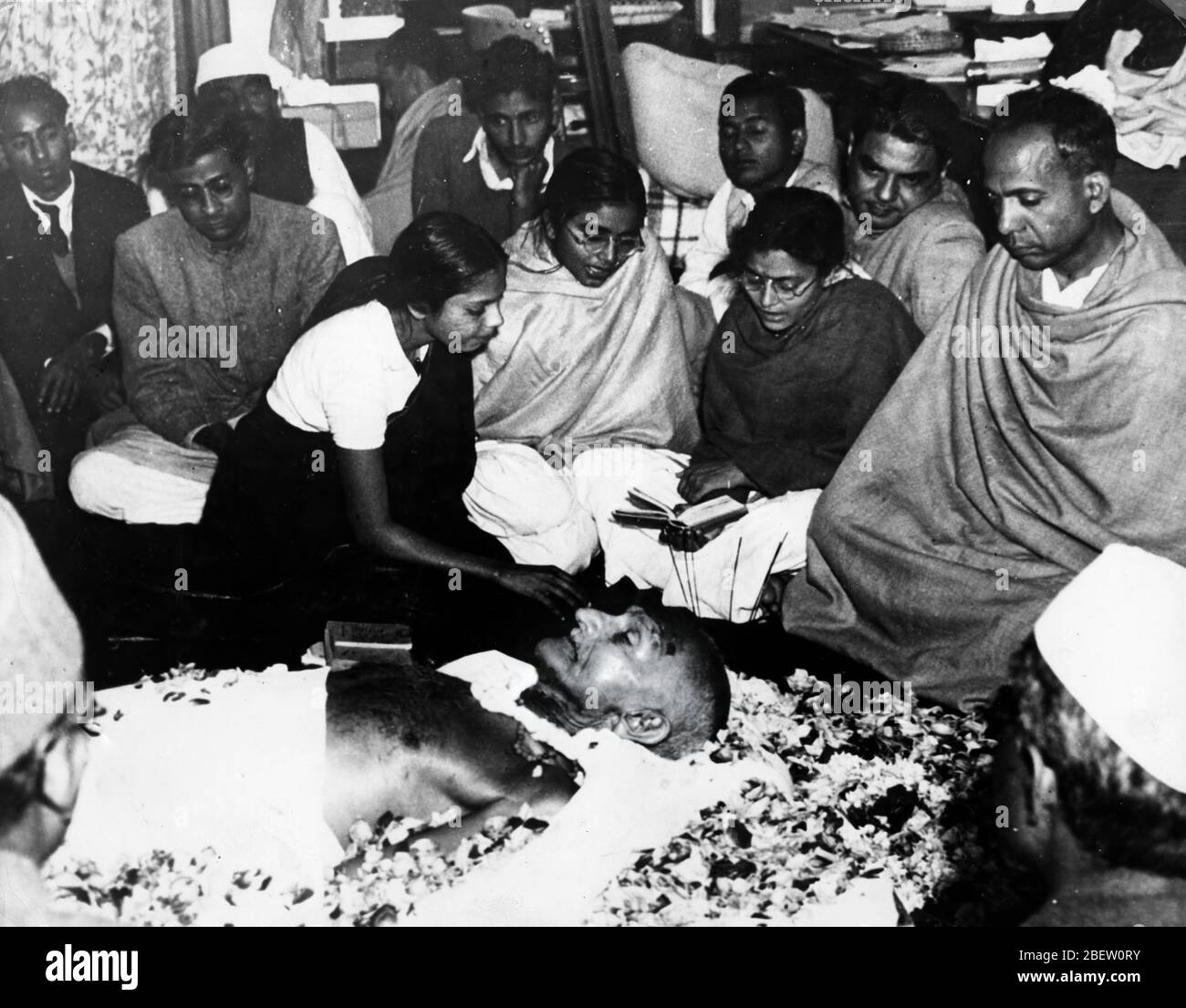 Mahatma Gandhi. Mohandas Karamchand Gandhi 2. Oktober 1869 – 30. Januar 1948 – war ein indischer Anwalt, antikolonialer Nationalist und politischer Ethiker, der gewaltfreien Widerstand einsetzte, um die erfolgreiche Kampagne für Indiens Unabhängigkeit von der britischen Herrschaft zu führen. Stockfoto