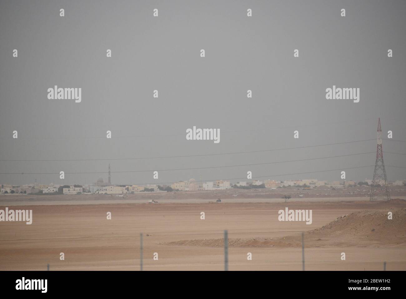 Ein Blick auf die Landschaft von Al wathba, Abu Dhabi.wunderschöner Himmel und Wüstenblick mit Nikon-Kamera.April 2020. Stockfoto