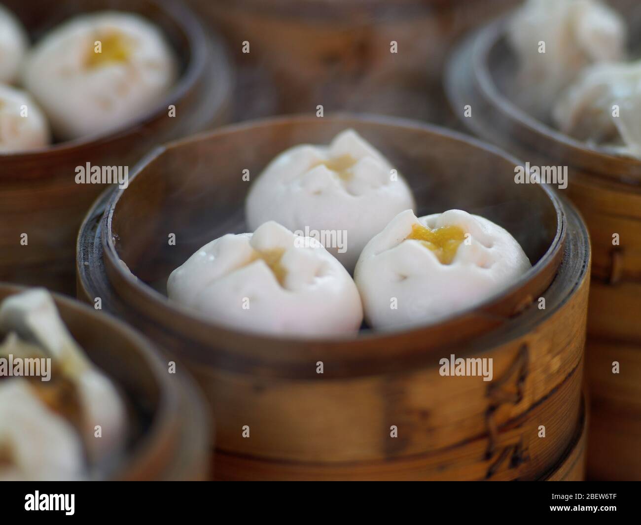 Nahaufnahme von dampfenden Puddingknödeln in China Stockfoto