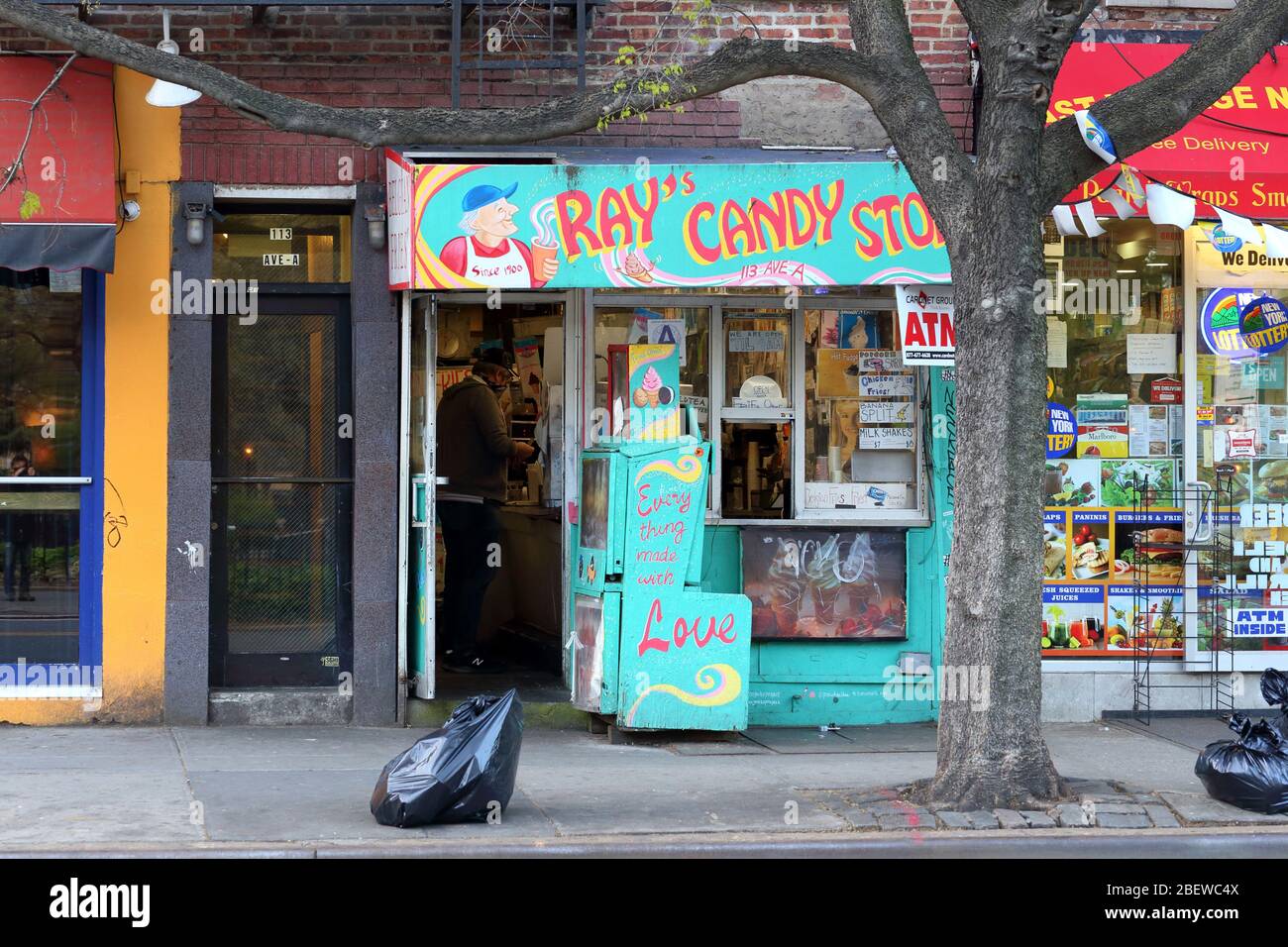 Ray's Candy Store, 113 Avenue A, New York, NYC Foto von einem Sodaladen im East Village-Viertel von Manhattan. Stockfoto