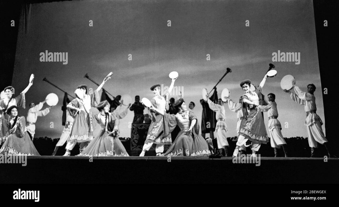 1964 trat die Xinjiang Song and Dance Truppe am Canton Fair literarischen Abend auf Stockfoto
