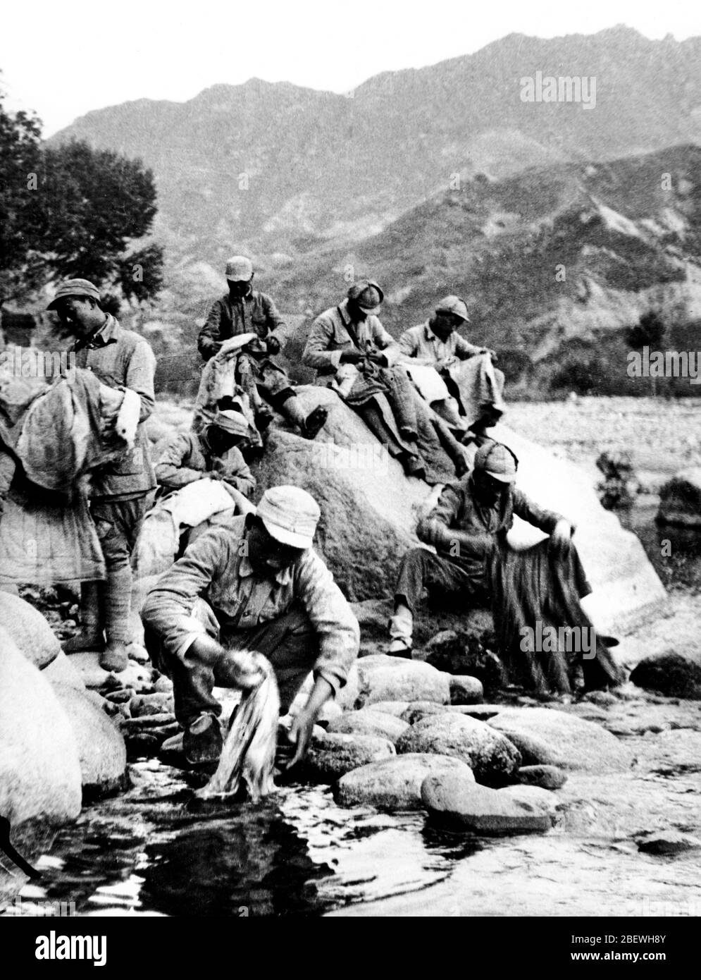 Im Juni 1948 nutzte die Volksbefreiungsarmee (PLA), die Jizhe attackierte, die Lücke im marsch, um die Kleidung zu wechseln Stockfoto