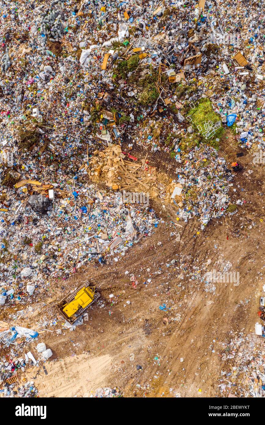 Luftaufnahme der Mülldeponie. Ökologische Müllverschmutzung Problem Stockfoto