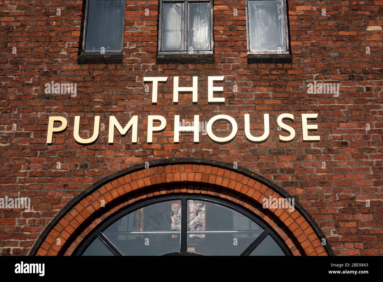 Die Pumphouse Bar und Restaurant im Georges Dock in Liverpool Stockfoto