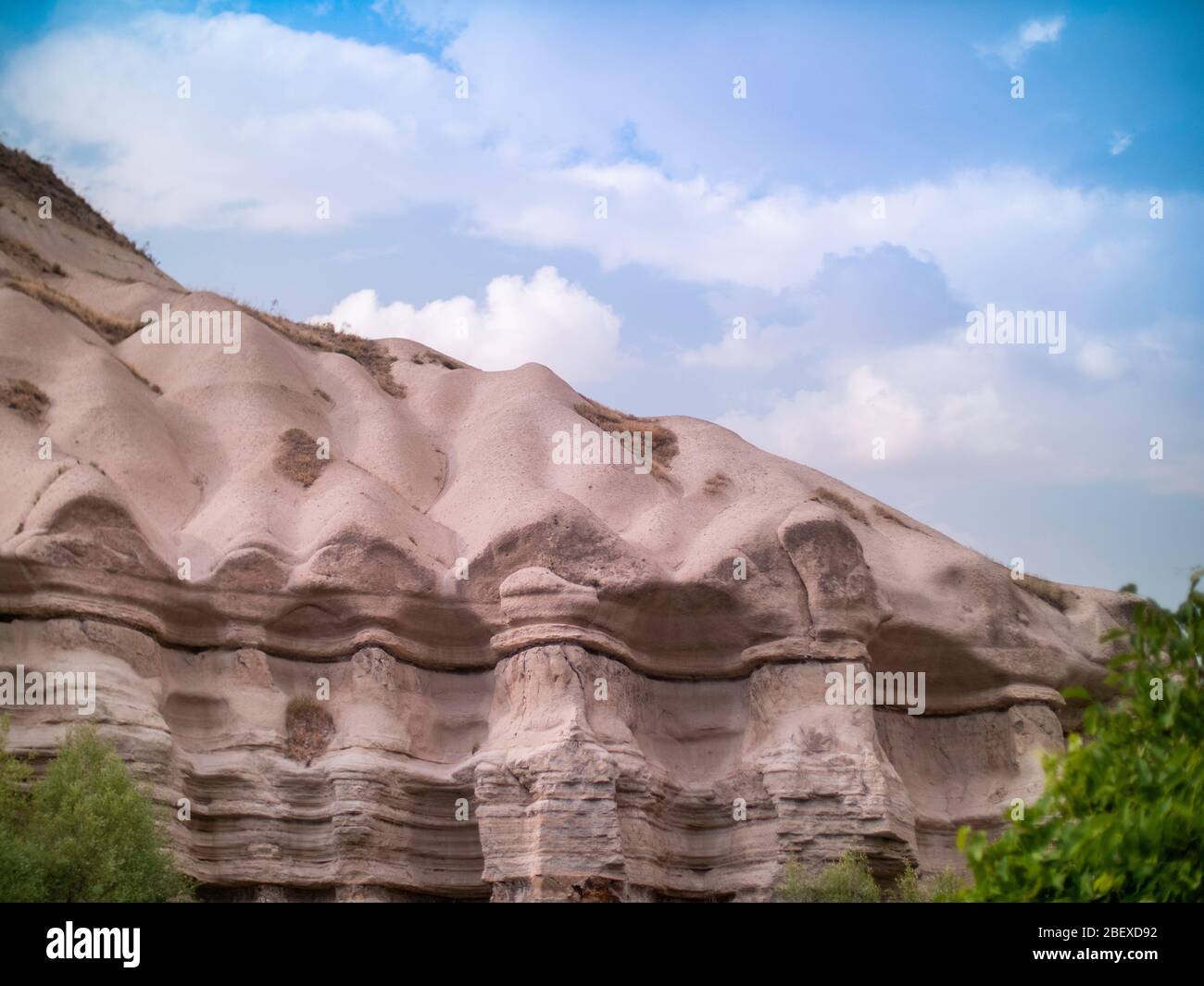 Wellig erodierte Sandsteinfelsen in Kappadokien Stockfoto