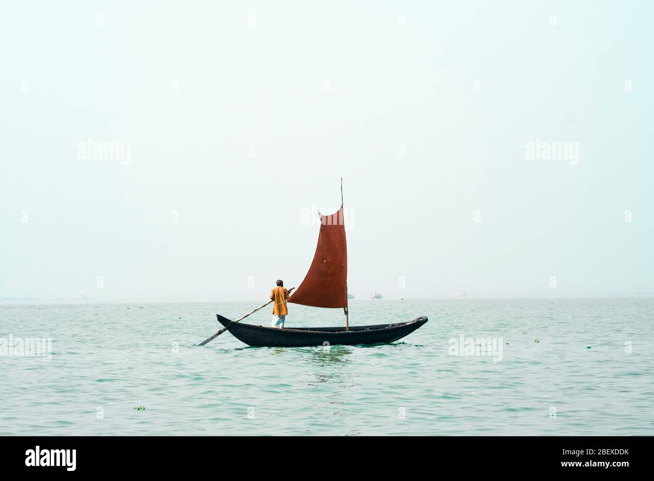 Menschen Fischerboote im Meer Stockfoto