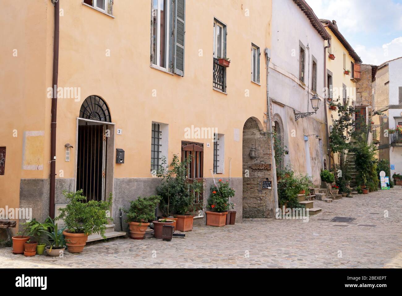 Calcata (VITERBO), Italien - 27. Juli 2019: Calcata, Gemeinde und Stadt in der Provinz Viterbo in der italienischen Region Latium Stockfoto