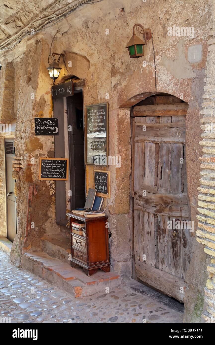Calcata (VITERBO), Italien - 27. Juli 2019: Calcata, Gemeinde und Stadt in der Provinz Viterbo in der italienischen Region Latium Stockfoto