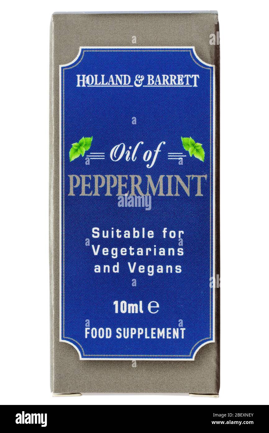 Holland & Barrett Öl von Pfefferminz Nahrungsergänzungsmittel geeignet für Vegetarier und Veganer isoliert auf weißem Hintergrund Stockfoto