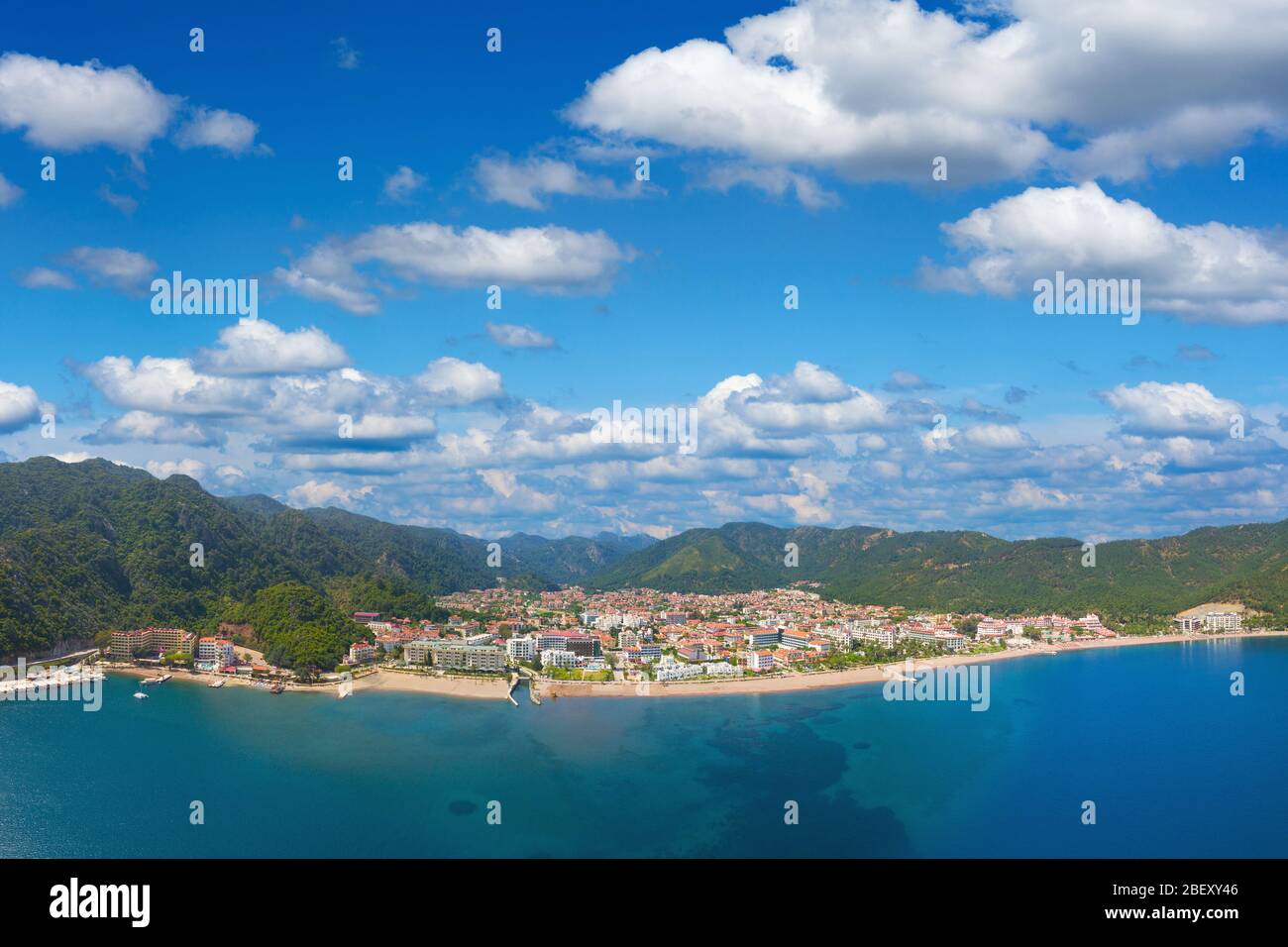 Luftaufnahme des beliebten türkischen Urlaubsortes Icmeler, Türkei Stockfoto