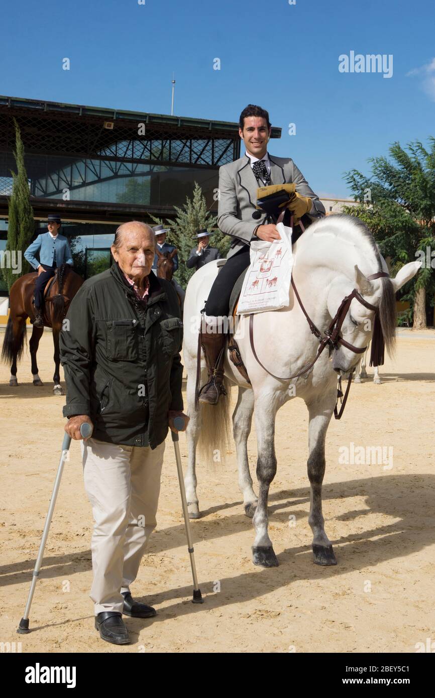 Der spanische Züchter Angel Peralta bei einer Preisverleihung in Jerez 2015 Stockfoto