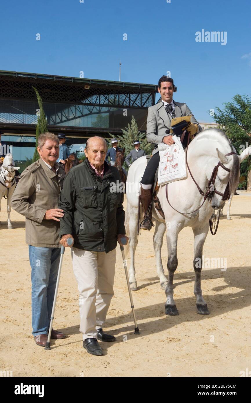 Die spanischen Züchter Angel Peralta und Rafael Peralta bei einer Preisverleihung in Jerez 2015 Stockfoto