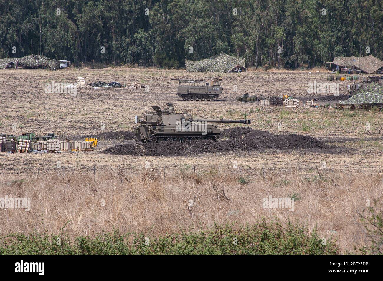 Eine Artillerieeinheit der israelischen Armee (IDF), fotografiert an der Grenze zwischen Israel und Libanon Stockfoto