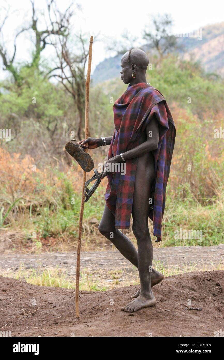 Porträt von einem Mursi-Mann, Mursi Tribal Village, der Omo-Tal, Äthiopien Stockfoto