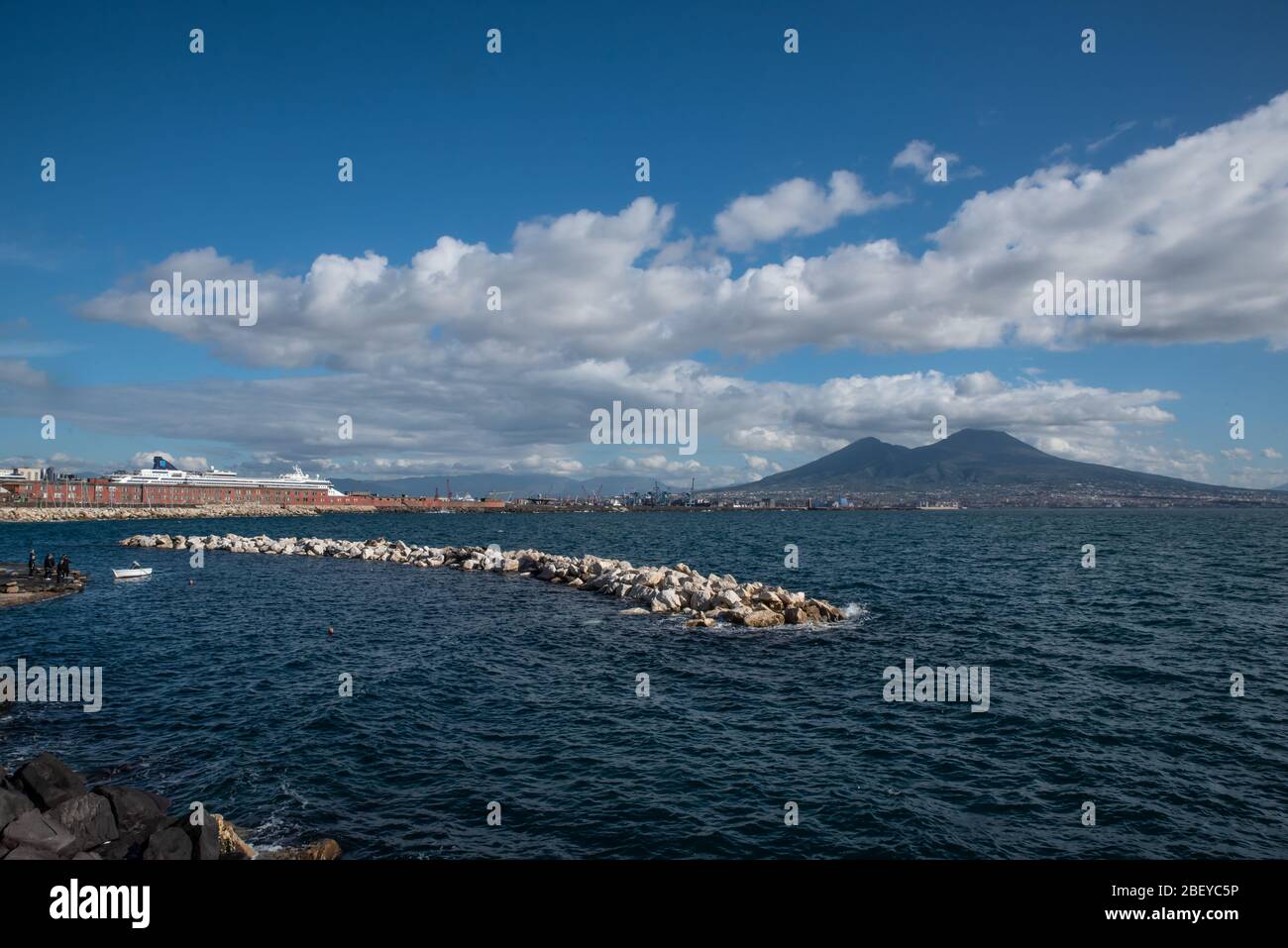 Vulkan Vesuvio von Lungomare Neapel - Italien Stockfoto