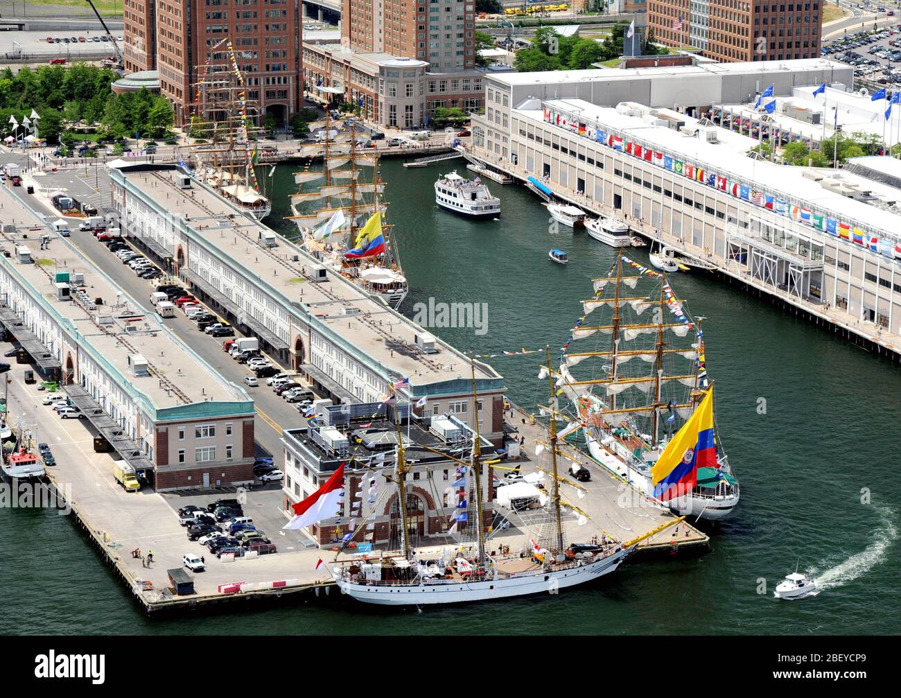 (1. Juli 2012) Tall Ships in Boston in Boston Marine Woche günstig. Diese Feier ist einer von 15 Signatur Veranstaltungen in ganz Amerika in 2012 geplant. Stockfoto