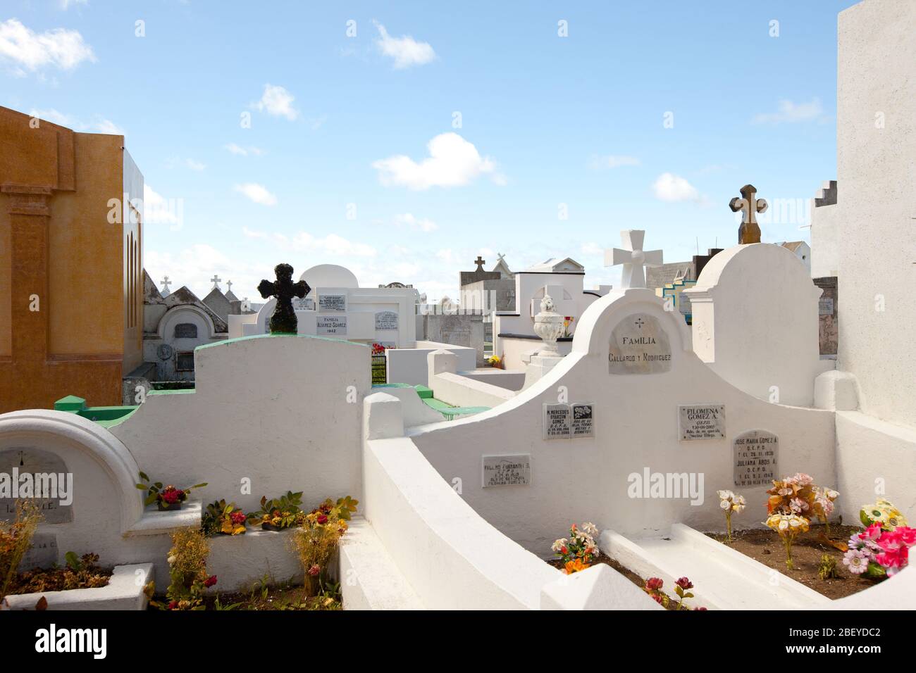 Punta Arenas, Magallanes Region, Patagonien, Chile, Südamerika - Details der Gräber auf dem Friedhof von Punta Arenas. Stockfoto