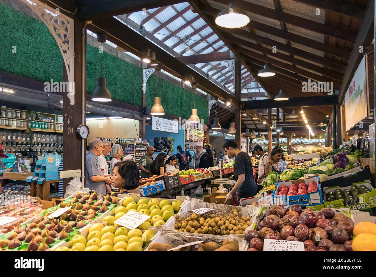 Blick auf das Innere des Old City Market von Fremantle, Australien. Stockfoto