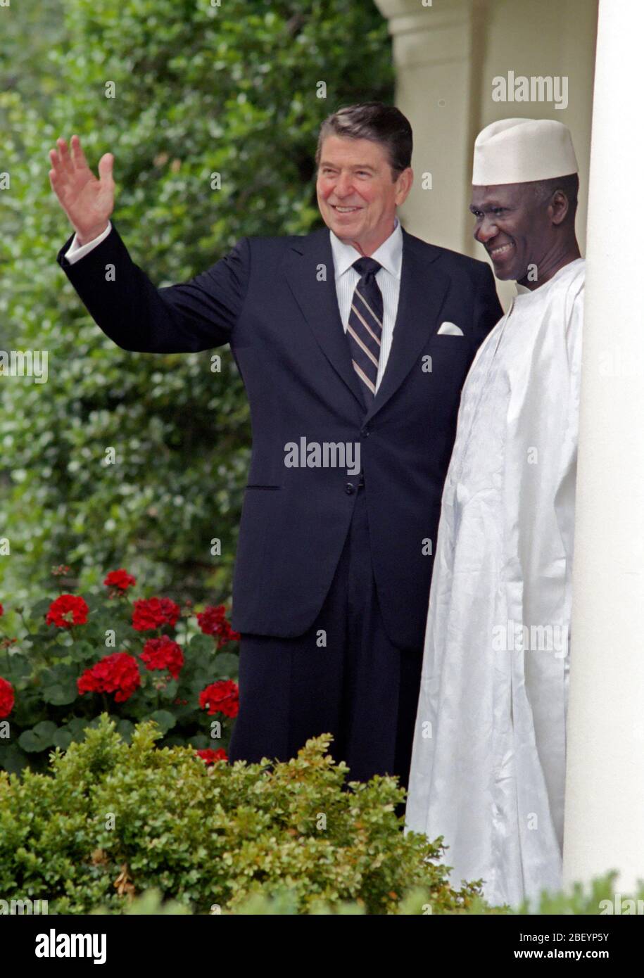 6/30/1982 Präsident Reagan Foto op. Mit dem Präsidenten von Guinea Ahmed Sekou Toure auf Kolonnade Stockfoto