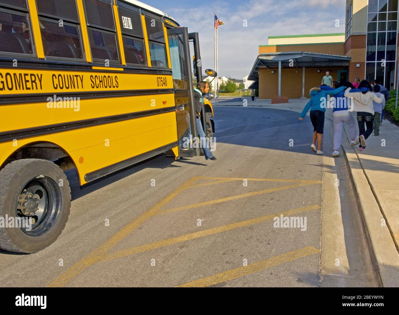 Studenten in Montgomery County, Maryland genießen Sie saubere Luft durch Diesel- Partikelfilter (DPF) mit Bussen in der Schule installiert. Zuschüsse von der EPA wird es Montgomery County Public Schools die Nachrüstung von Bussen mit DPF, um fortzufahren. Stockfoto