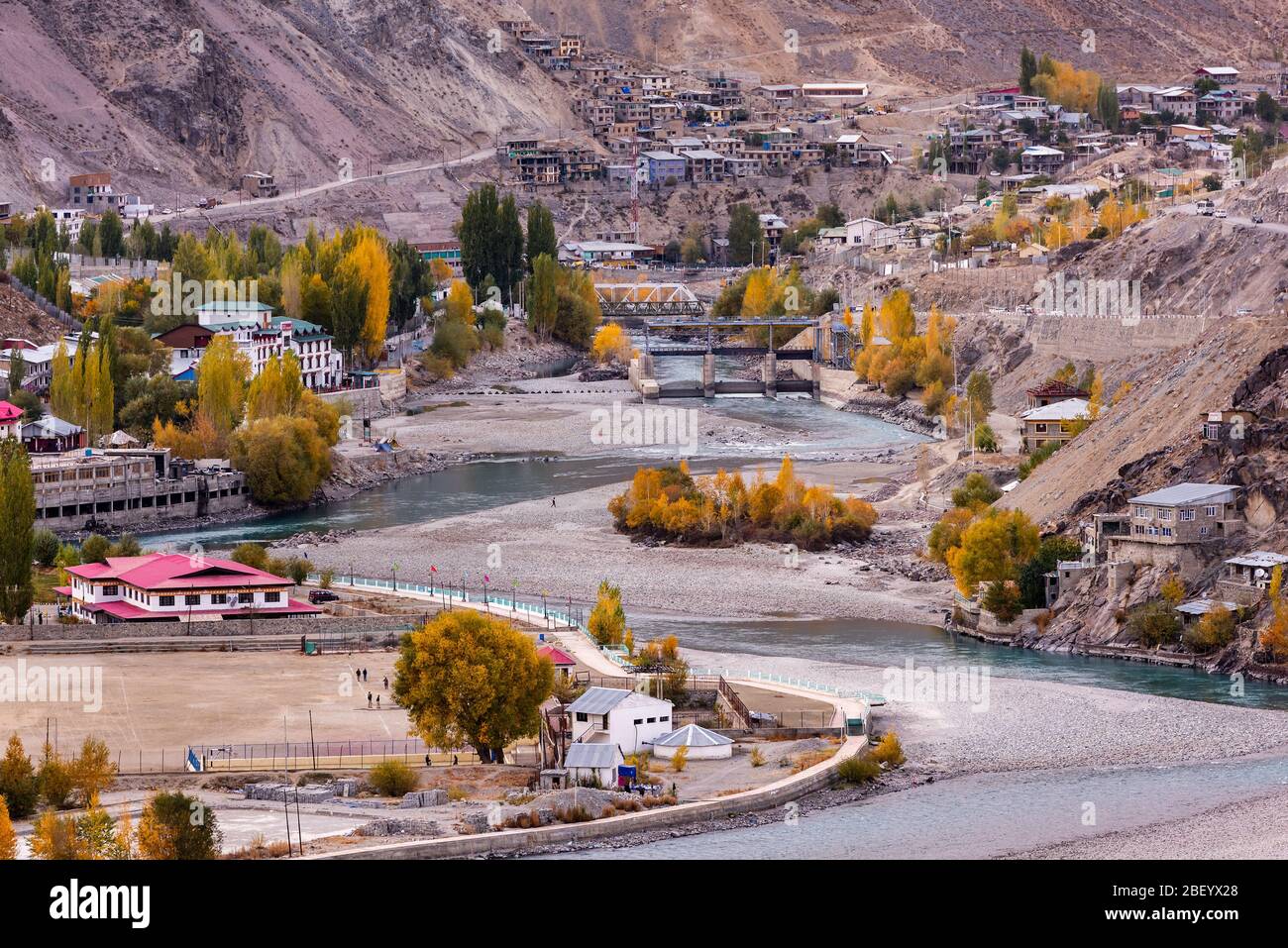 Die Stadt LEH ist eine Stadt im Distrikt LEH des indischen Bundesstaats Jammu und Kashmir. Sie war die Hauptstadt des Himalaya-Königreichs Ladakh. Stockfoto