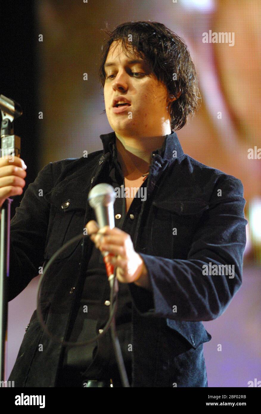 The Strokes (Julian Casablancas), die auf dem Little Steven's International Underground Garage Festival in Randall's Island, New York City, auftreten. 14. August 2004. Quelle: Scott Weiner/MediaPunch Stockfoto