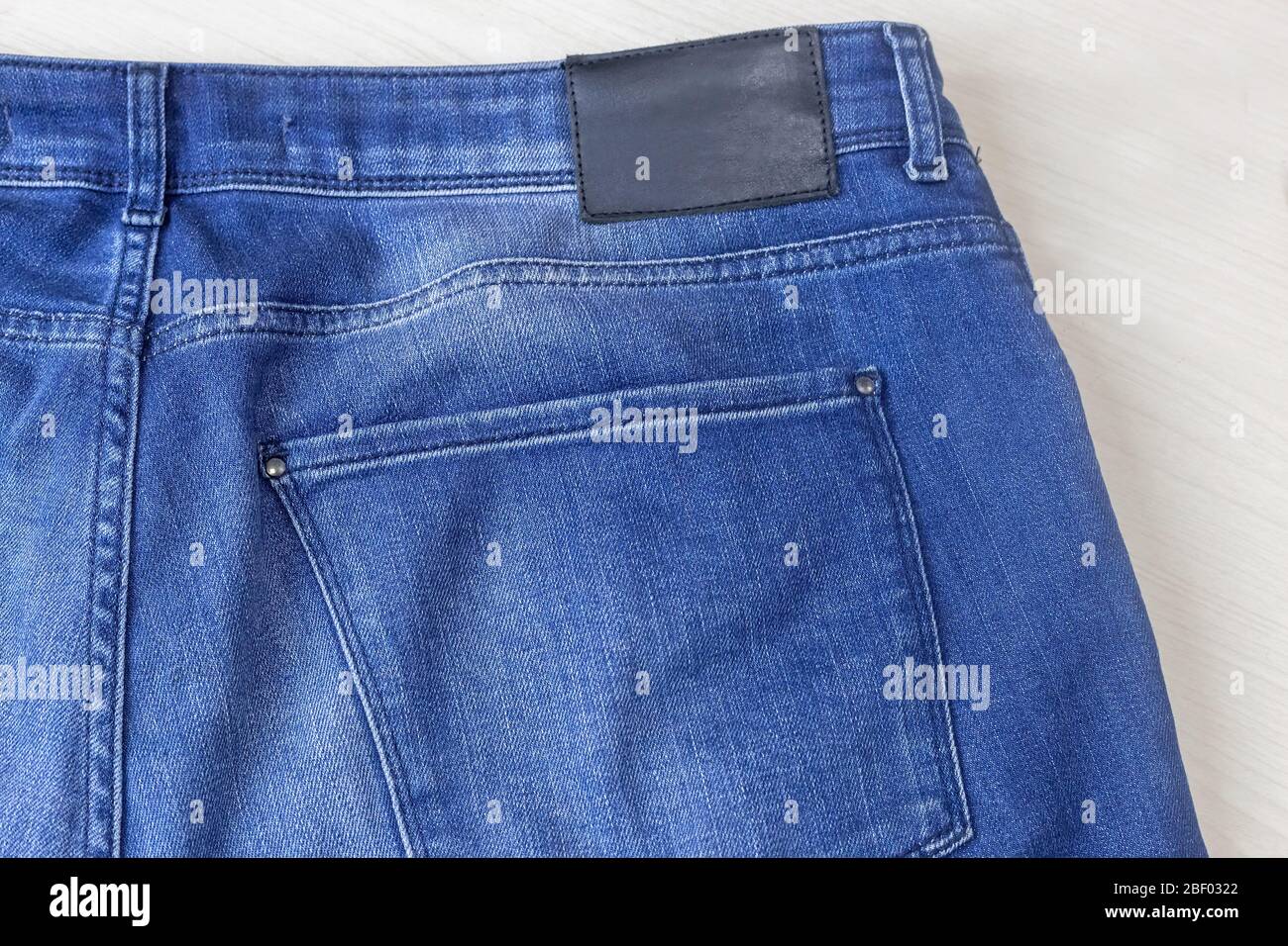 Denim-Hose, Fragment mit Rückentasche Stockfoto